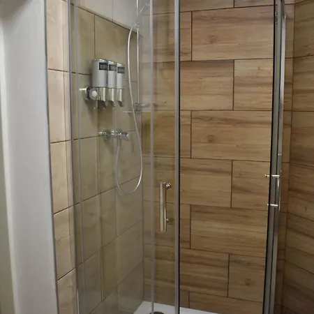 Flynnhouse Πανσιόν 3*