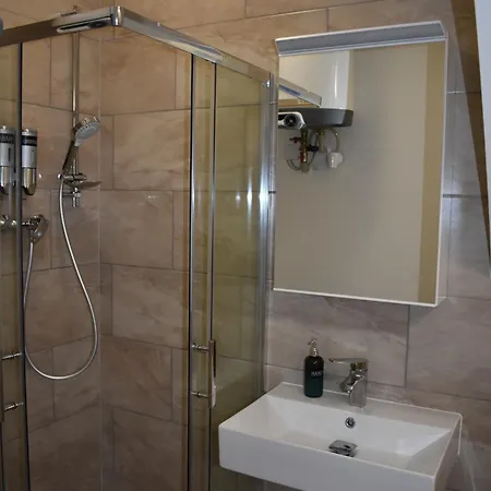 Flynnhouse Πανσιόν 3*